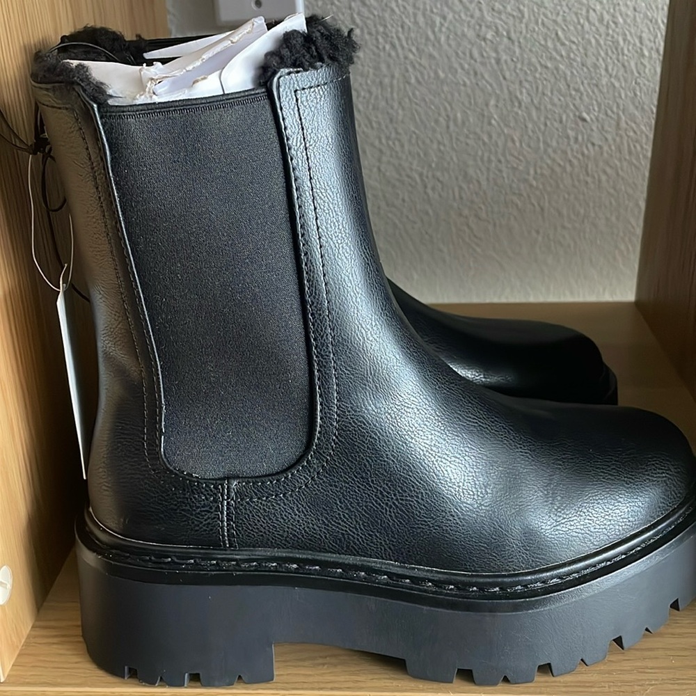 Warm lined Chelsea Boots